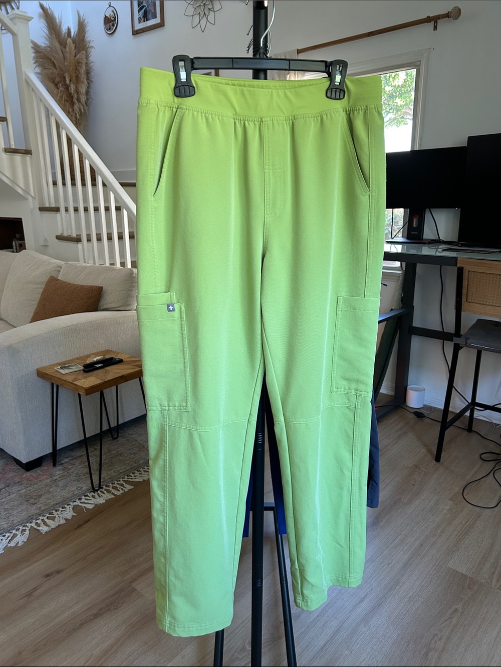 FIGS Axim Straight-Leg / Cargo Scrub Pants Size Large. 30” inseam. PO: 6677